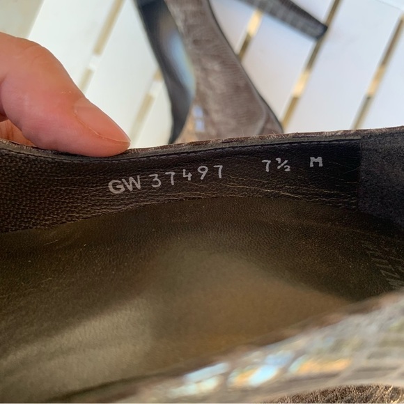 Stuart Weitzman Sadie 7.5 M Gray Snakeskin Peep Toe Platform Pump Stiletto Heels - Picture 9 of 12